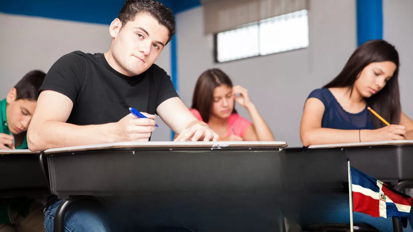 Aspirantes completando su proceso de admisión en República Dominicana